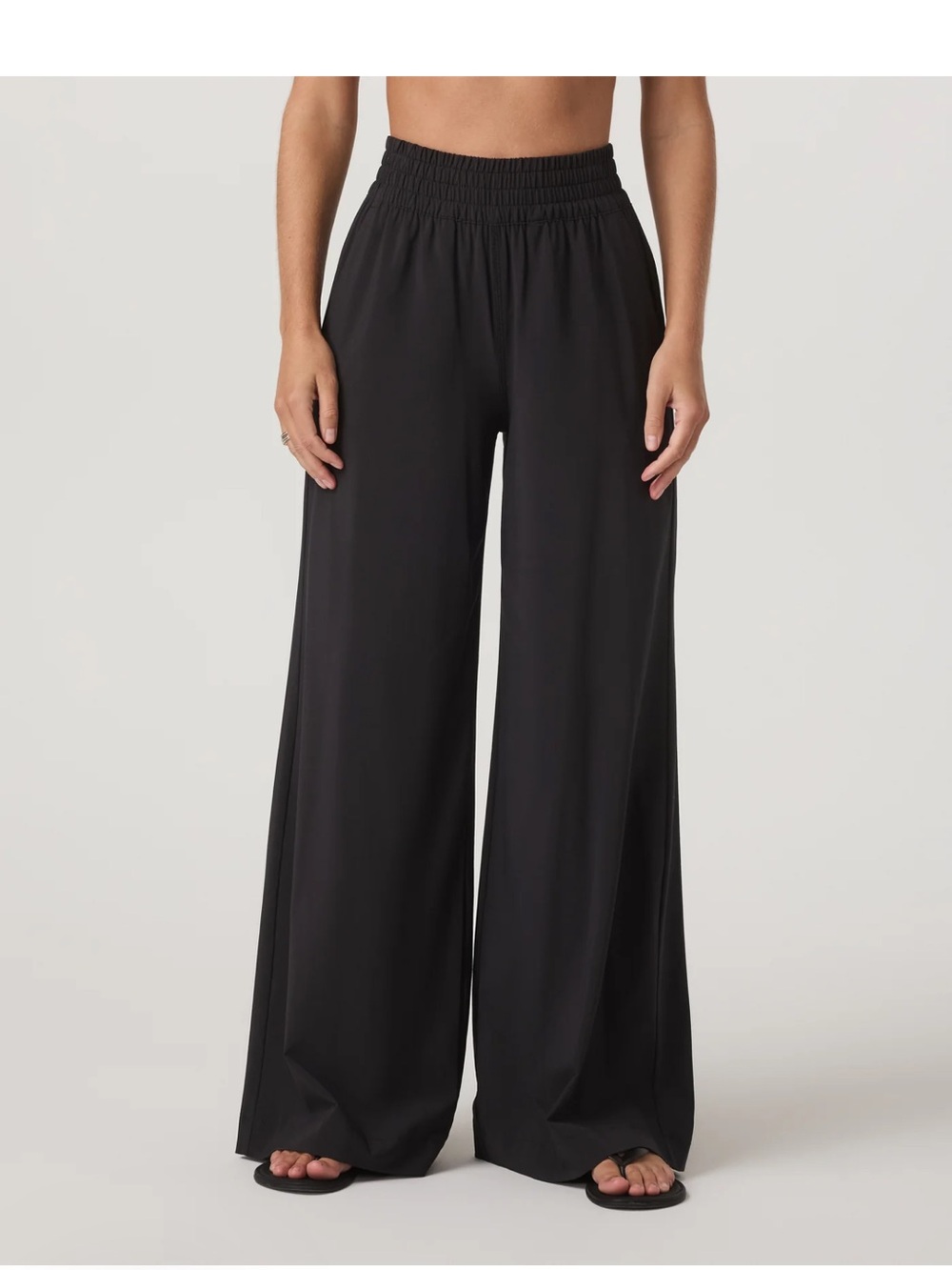 Vuori Women’s Villa Wideleg Pant Black VW4047 Size XL.